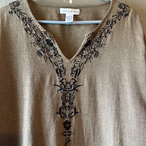 Maggie & Max brand Size 2X. Embroidered detail Boho Blouse. Like New - Picture 9 of 16